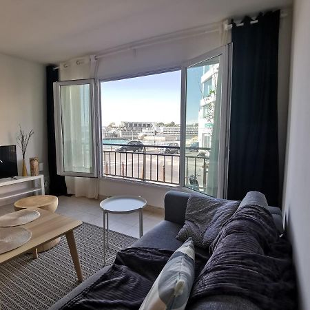 A 50 mètres de la plage, sur la Corniche vue mer. Marsiglia Esterno foto